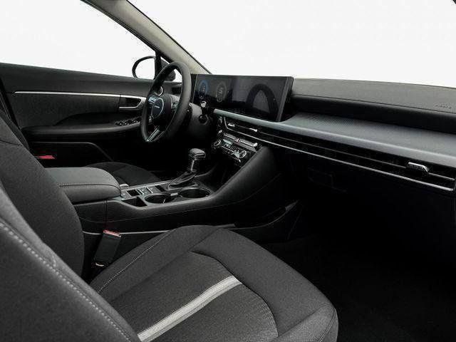 2025 Hyundai Sonata SE - Photo 18
