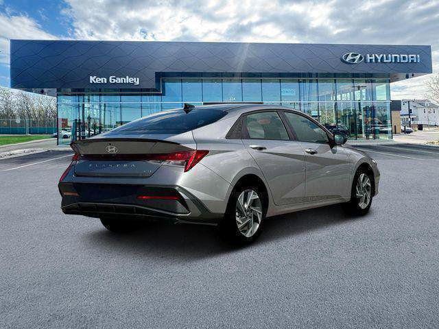 2025 Hyundai Elantra Blue - Photo 7