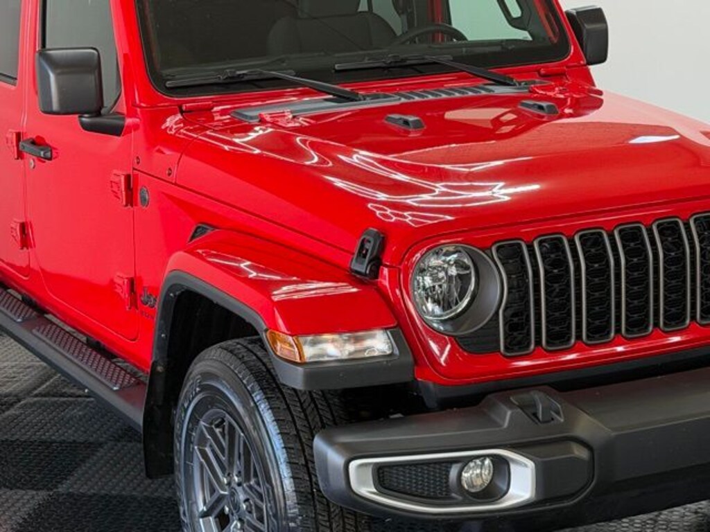 Certified 2024 Jeep Gladiator Sport Truck Crew Cab