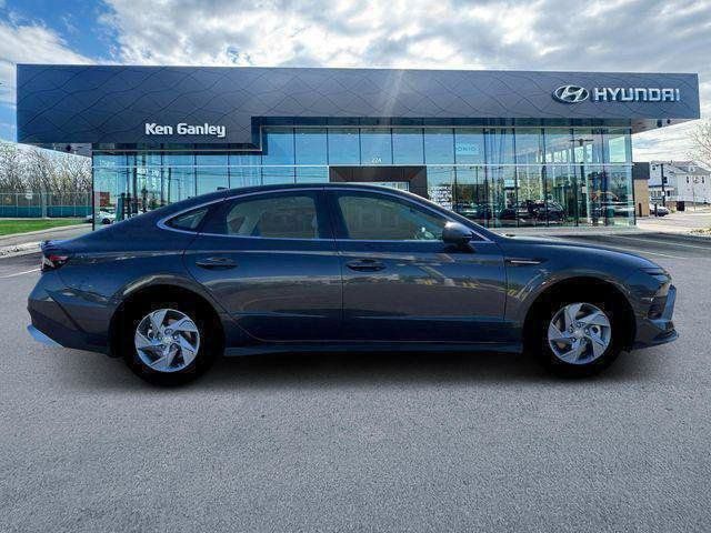 2025 Hyundai Sonata SE - Photo 12