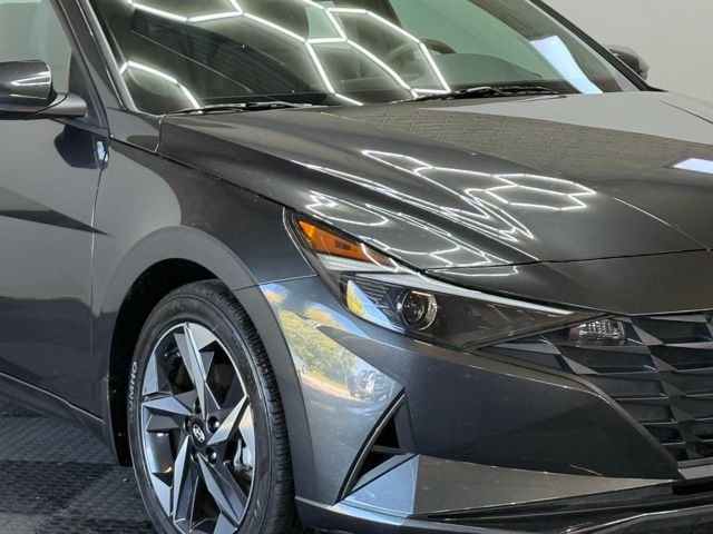 2023 Hyundai Elantra SEL Convenience photo 2