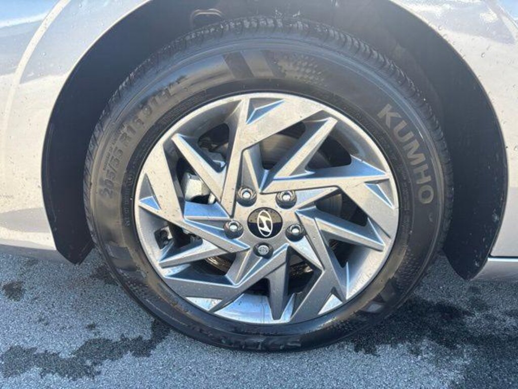 New 2024 Hyundai Elantra SEL Sedan