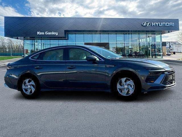 2025 Hyundai Sonata SE - Photo 13