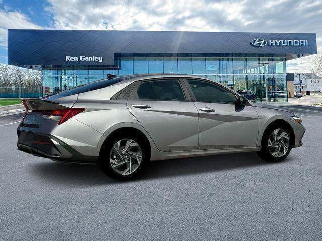 2025 Hyundai Elantra Blue - Photo 8