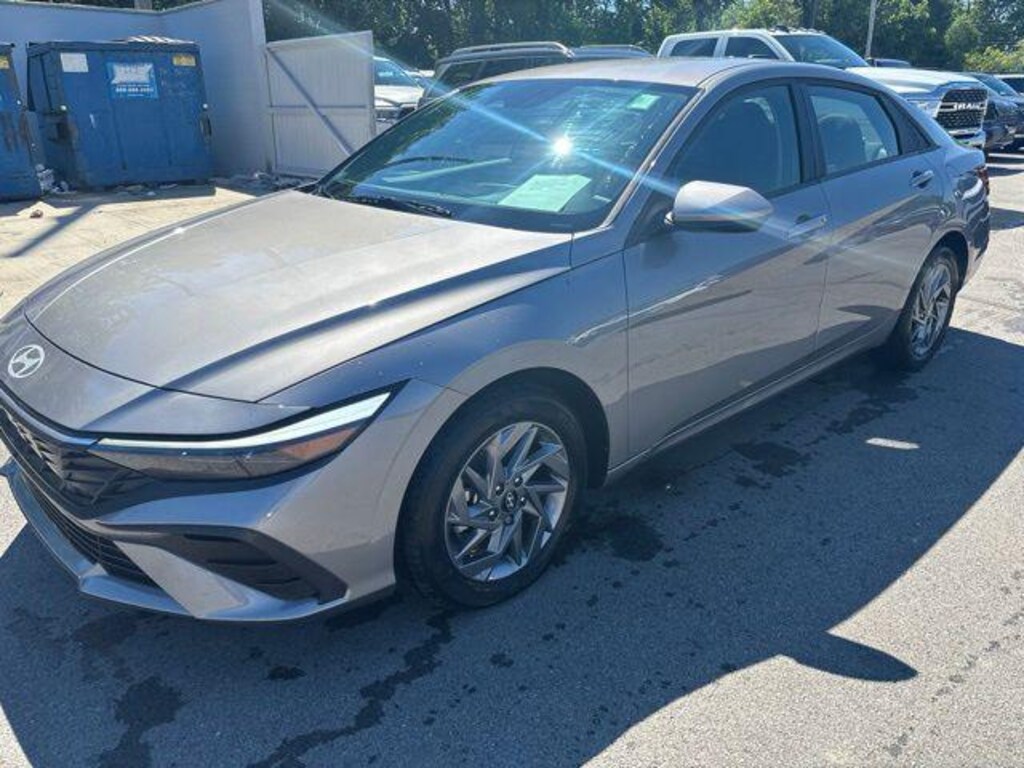 New 2024 Hyundai Elantra SEL Sedan