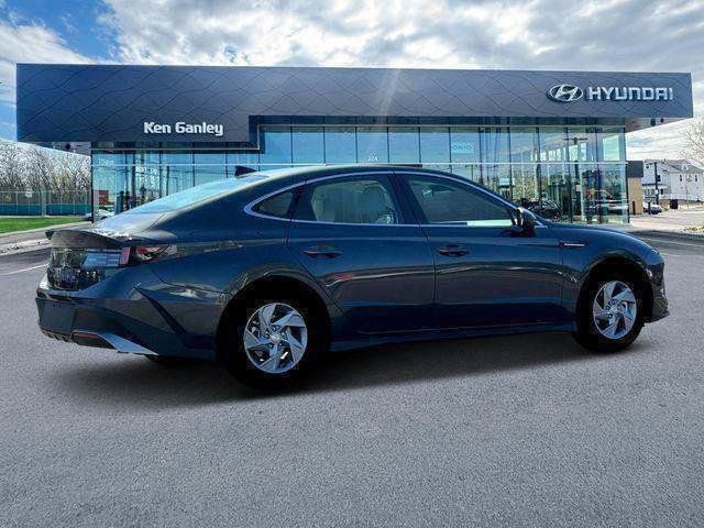 2025 Hyundai Sonata SE - Photo 11