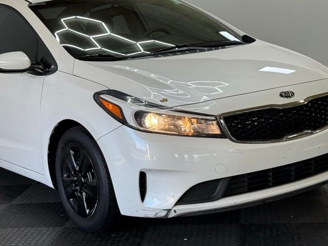 2017 Kia Forte LX photo 2