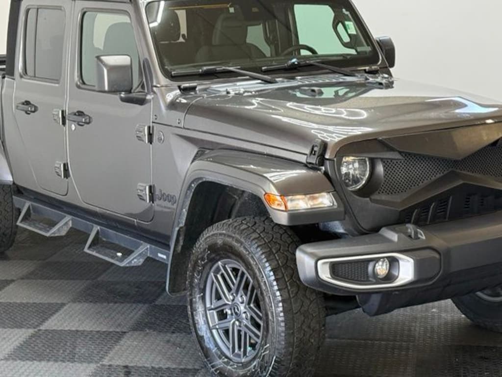 Certified 2024 Jeep Gladiator Sport Truck Crew Cab