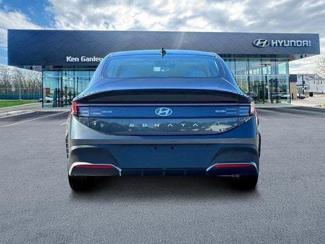 2025 Hyundai Sonata SE - Photo 9