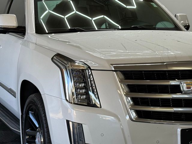 2016 Cadillac Escalade ESV Luxury photo 2