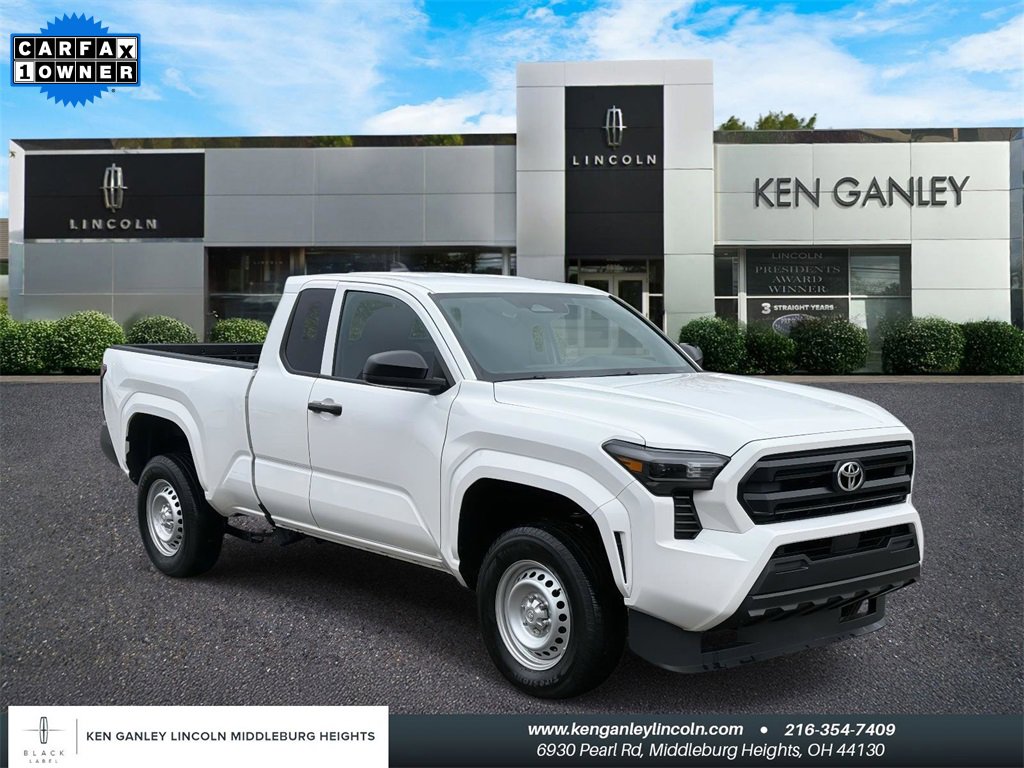 2025 Toyota Tacoma SR's photo