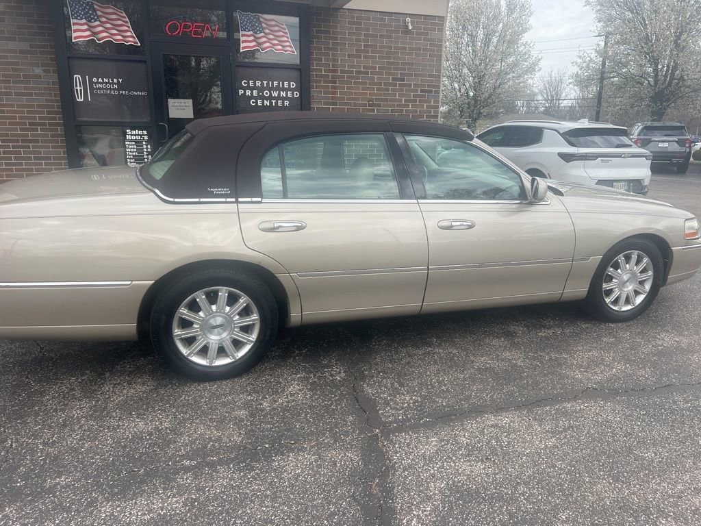 2009 Lincoln Town Car Signature Limited
