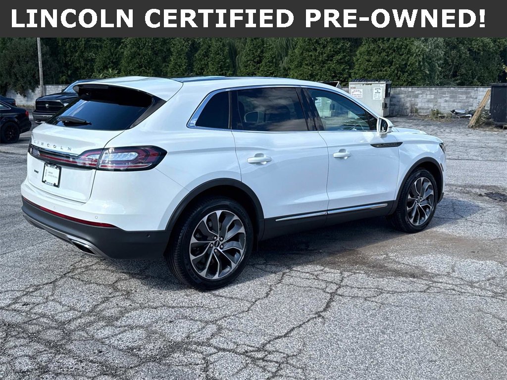 2022 Lincoln Nautilus Reserve photo 2