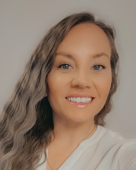 Staff member Victoria Cherney from ID_e376b46e40d1