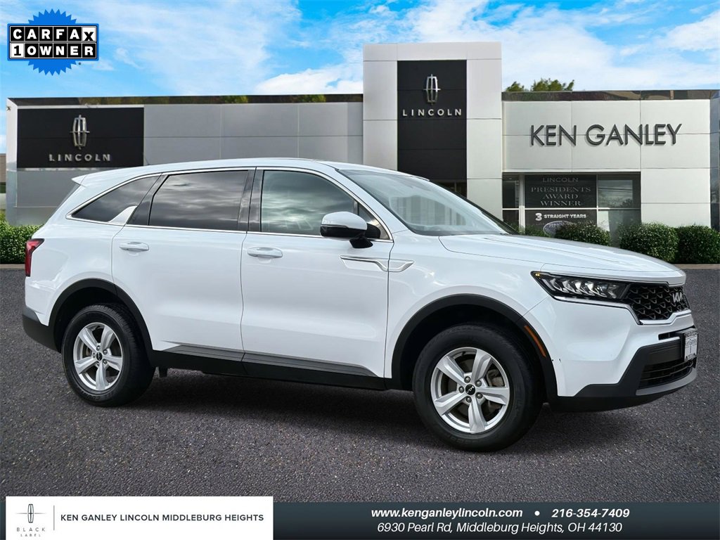 2023 Kia Sorento LX's photo