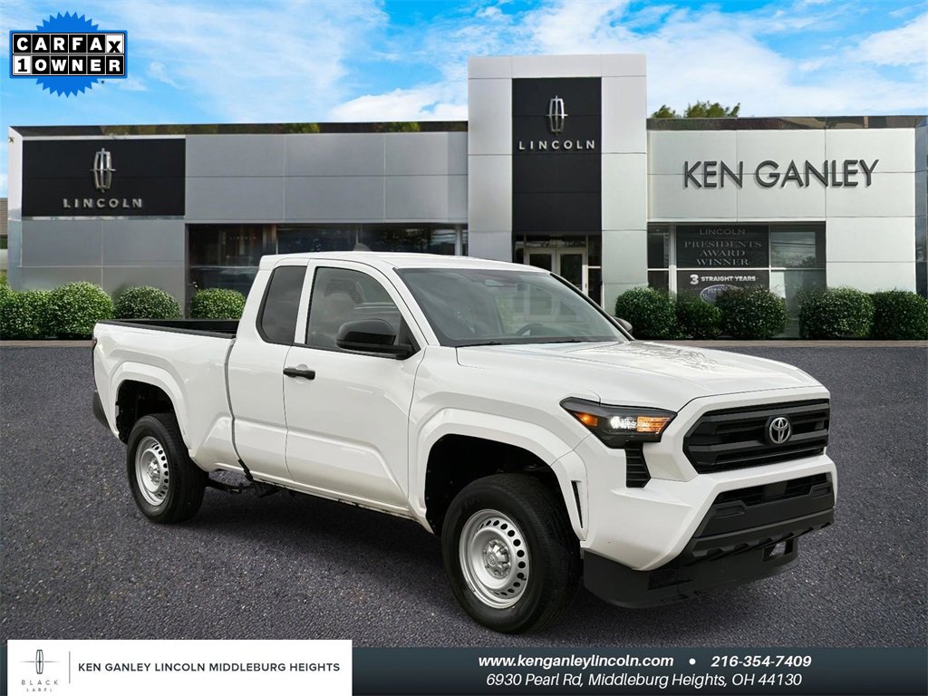 2025 Toyota Tacoma SR's photo