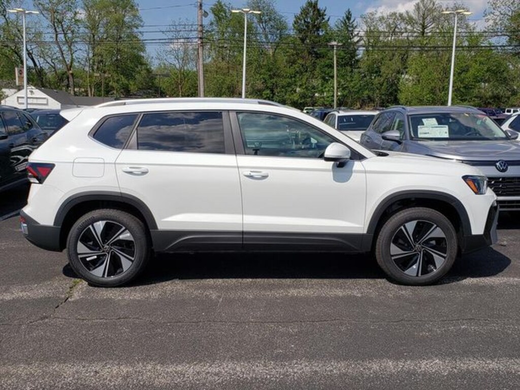 New 2026 Volkswagen Taos 1.5T SE SUV