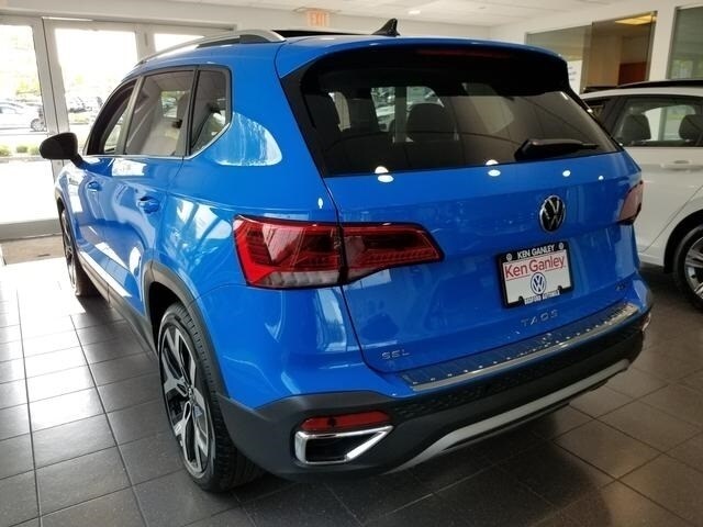 2023 Volkswagen Taos SEL photo 2
