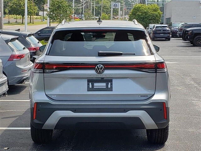 2025 Volkswagen Tiguan SE photo 4