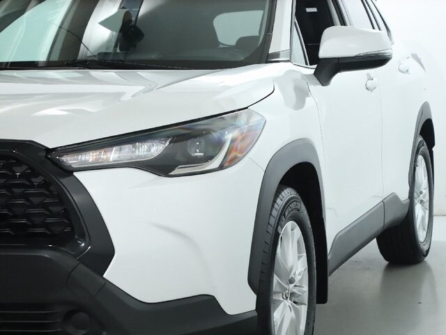 2023 Toyota Corolla Cross LE photo 4