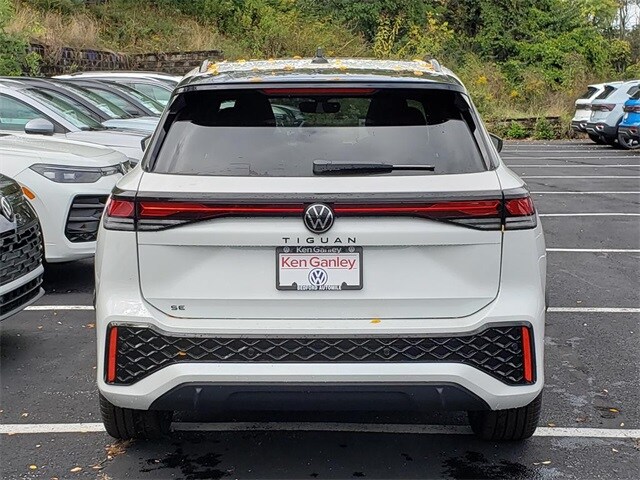 2025 Volkswagen Tiguan SE R-Line Black photo 4