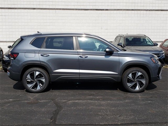 2026 Volkswagen Atlas SE Technology photo 2