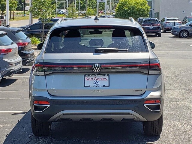 2025 Volkswagen Taos SE photo 4