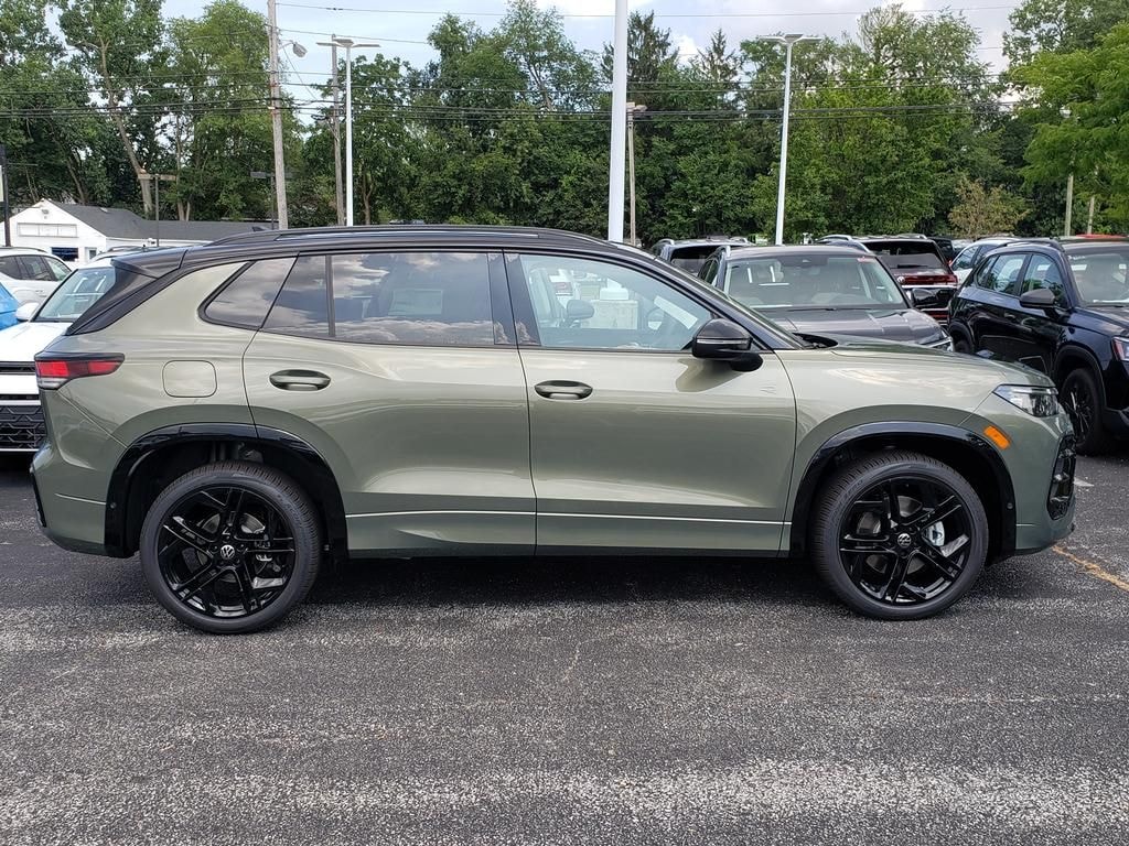 New 2026 Volkswagen Tiguan SE R-Line Black SUV