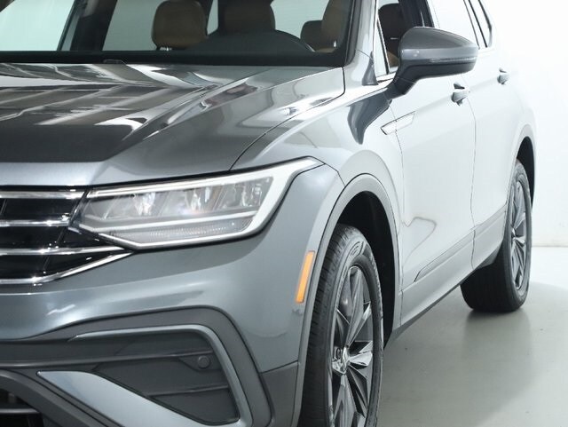 2022 Volkswagen Tiguan SE photo 3
