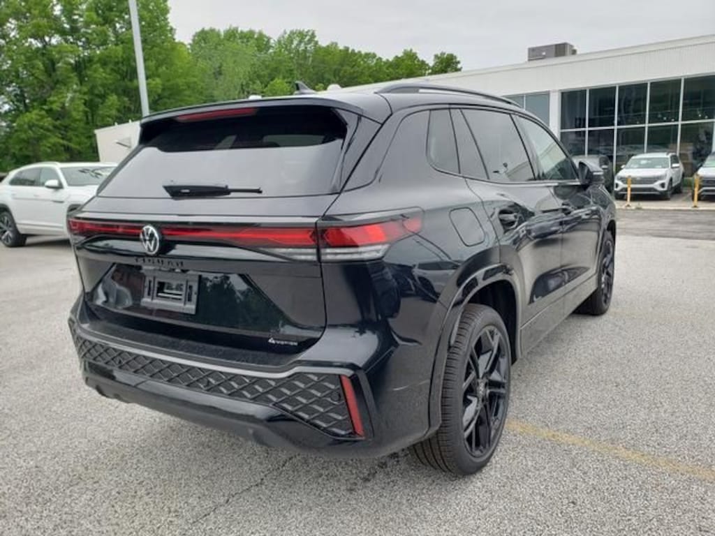 New 2026 Volkswagen Tiguan 2.0T SE R-Line Black SUV