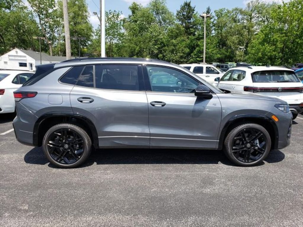 New 2026 Volkswagen Tiguan 2.0T SE R-Line Black SUV
