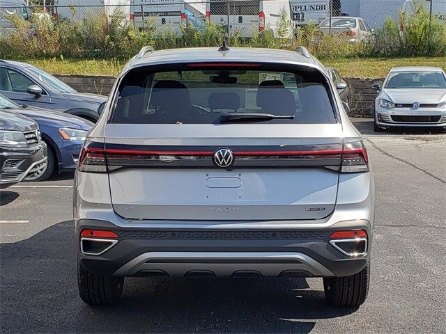2025 Volkswagen Taos SE photo 4