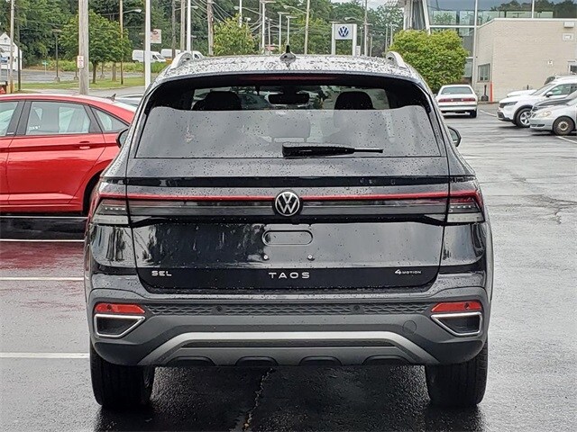 2025 Volkswagen Taos SEL photo 4
