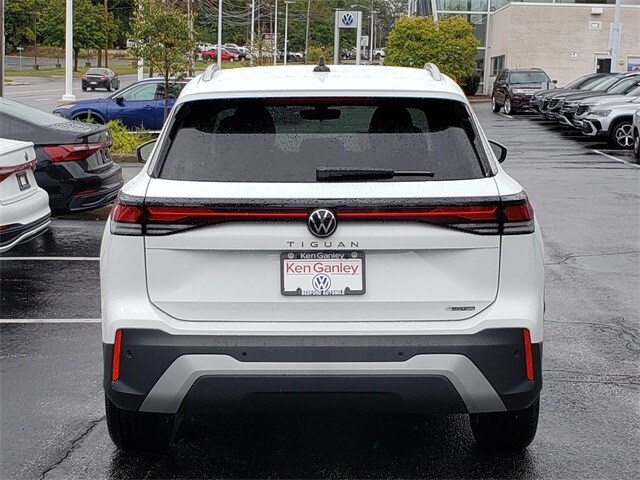 2025 Volkswagen Tiguan S photo 3
