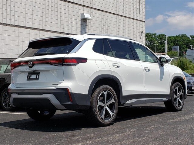 2025 Volkswagen Tiguan SE photo 3