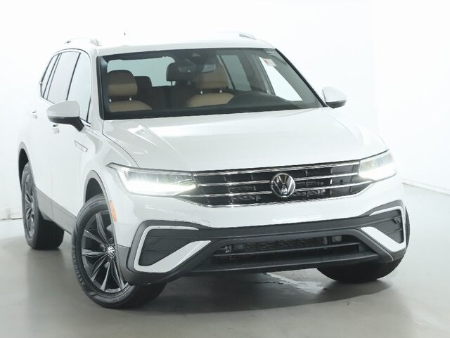 2022 Volkswagen Tiguan SE photo 2
