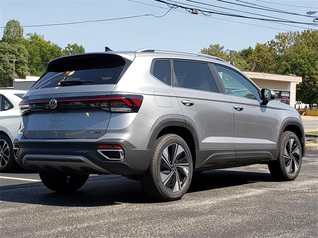 2025 Volkswagen Taos SE photo 2