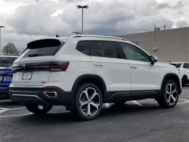 2025 Volkswagen Taos SEL photo 2