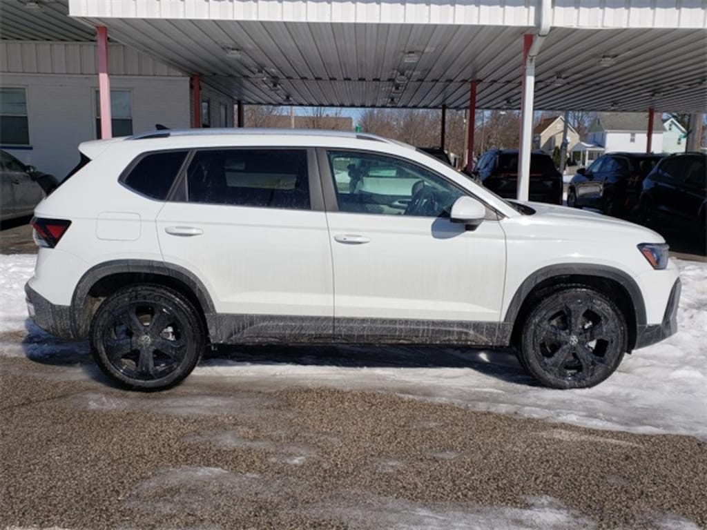 New 2025 Volkswagen Taos 1.5T SEL SUV