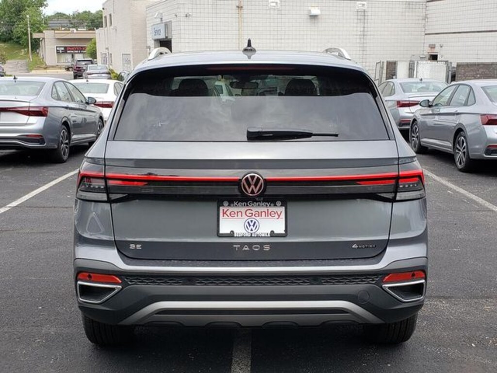 New 2026 Volkswagen Taos 1.5T SE SUV