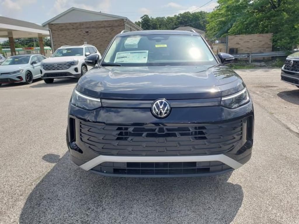 New 2026 Volkswagen Tiguan 2.0T SE SUV