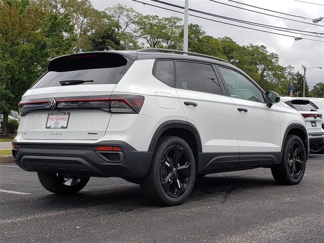 2025 Volkswagen Taos SE photo 3
