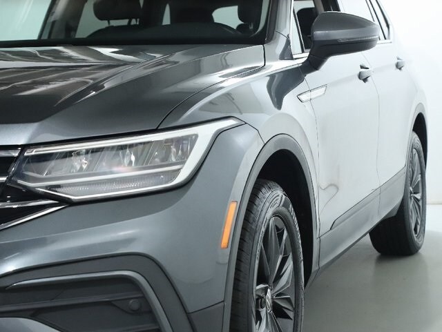 2023 Volkswagen Tiguan SE photo 3
