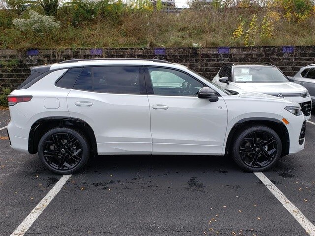 2025 Volkswagen Tiguan SE R-Line Black photo 2