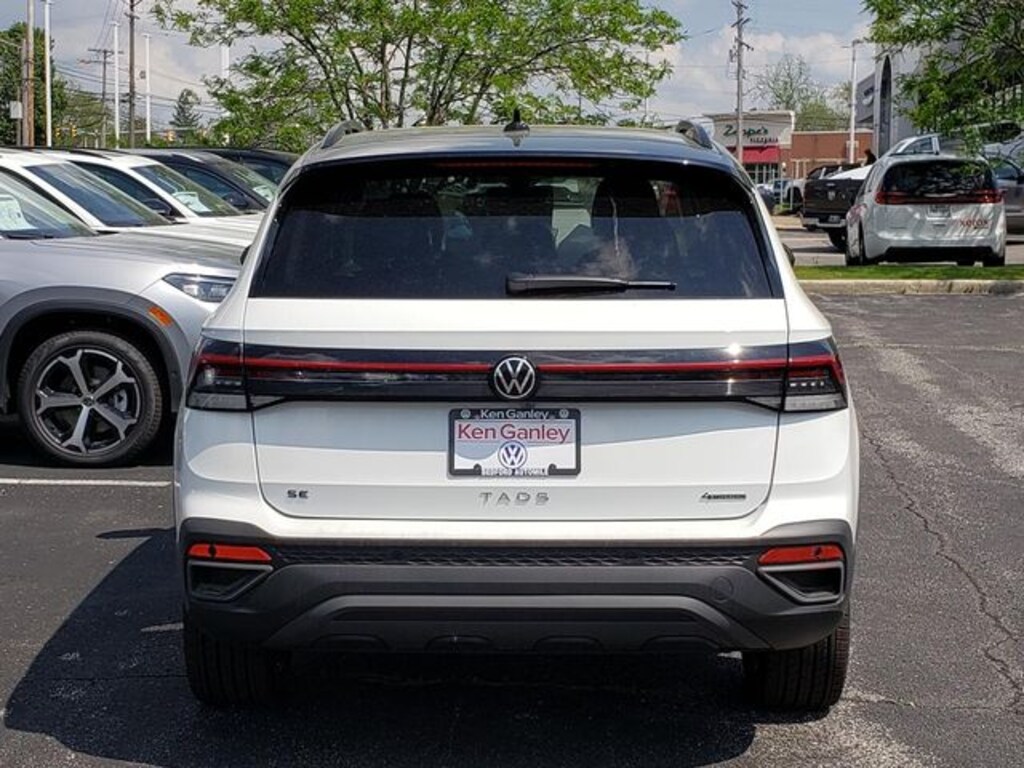 New 2026 Volkswagen Taos 1.5T SE Black SUV