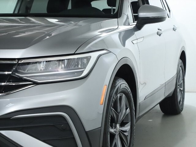 2022 Volkswagen Tiguan SE photo 2