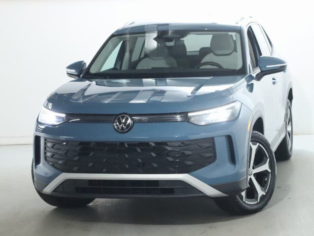 Used 2025 Volkswagen Tiguan 2.0T SE SUV