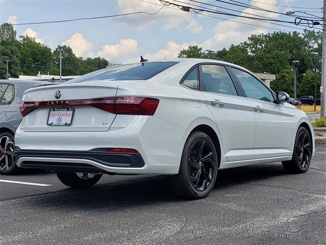 2025 Volkswagen Jetta 1.5T SE photo 3