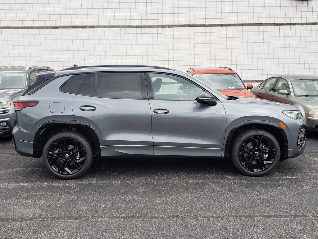 New 2026 Volkswagen Tiguan SE R-Line Black SUV