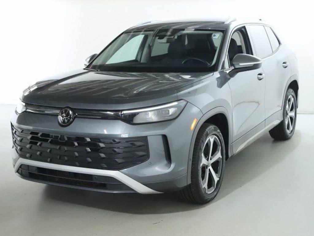 Certified 2025 Volkswagen Tiguan 2.0T SE SUV